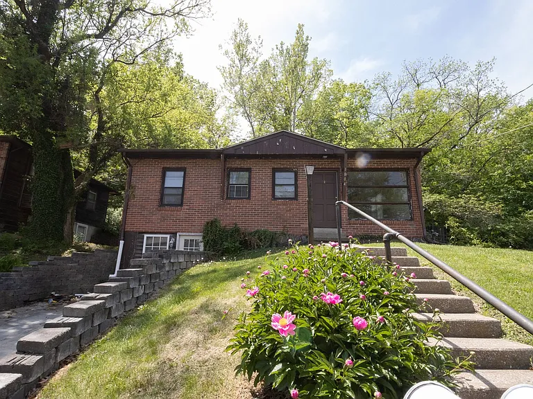 1804 Sunrise Dr — Photo 1