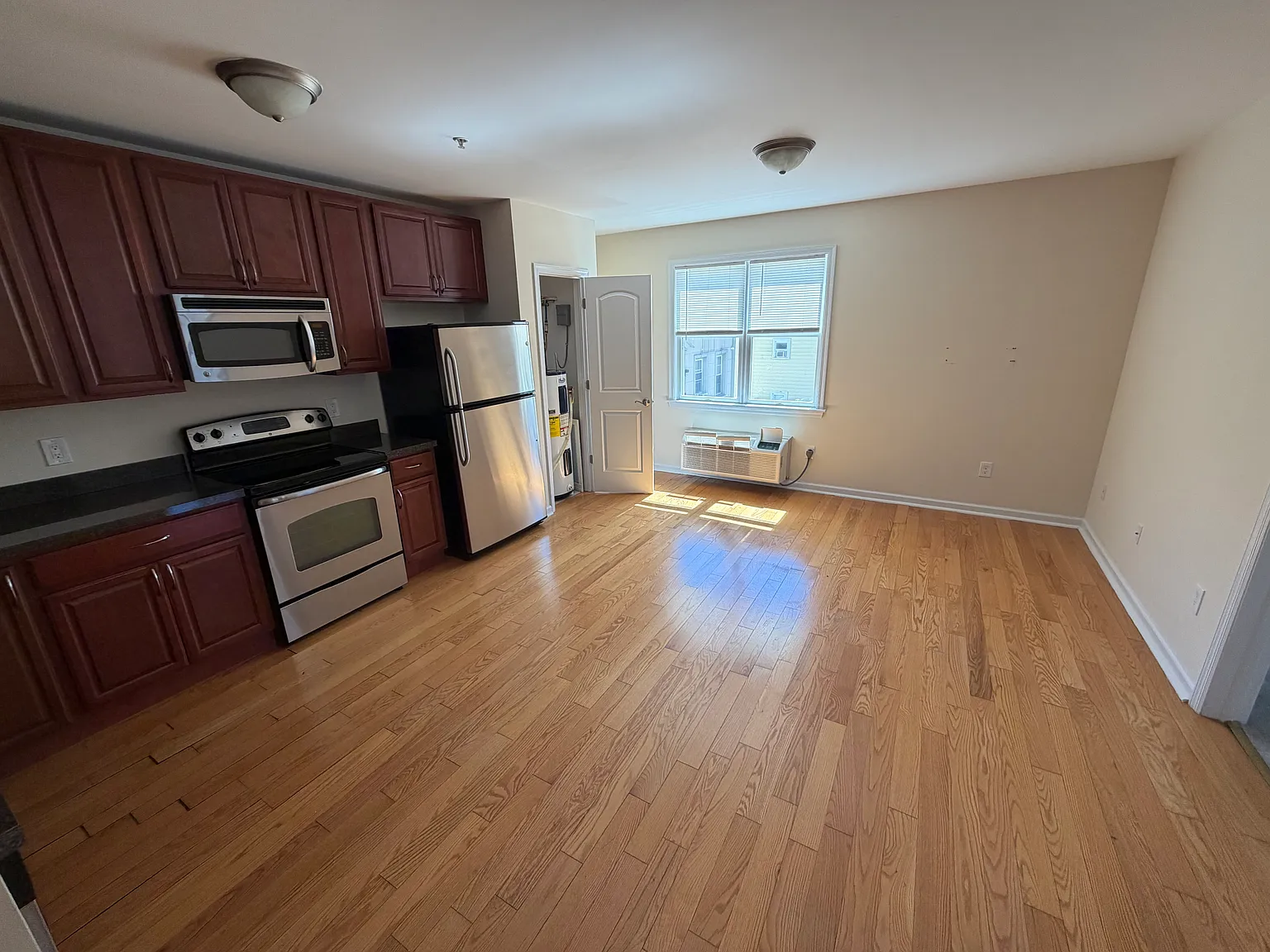 2 bed, 760 sqft, $2,600 — Photo 4