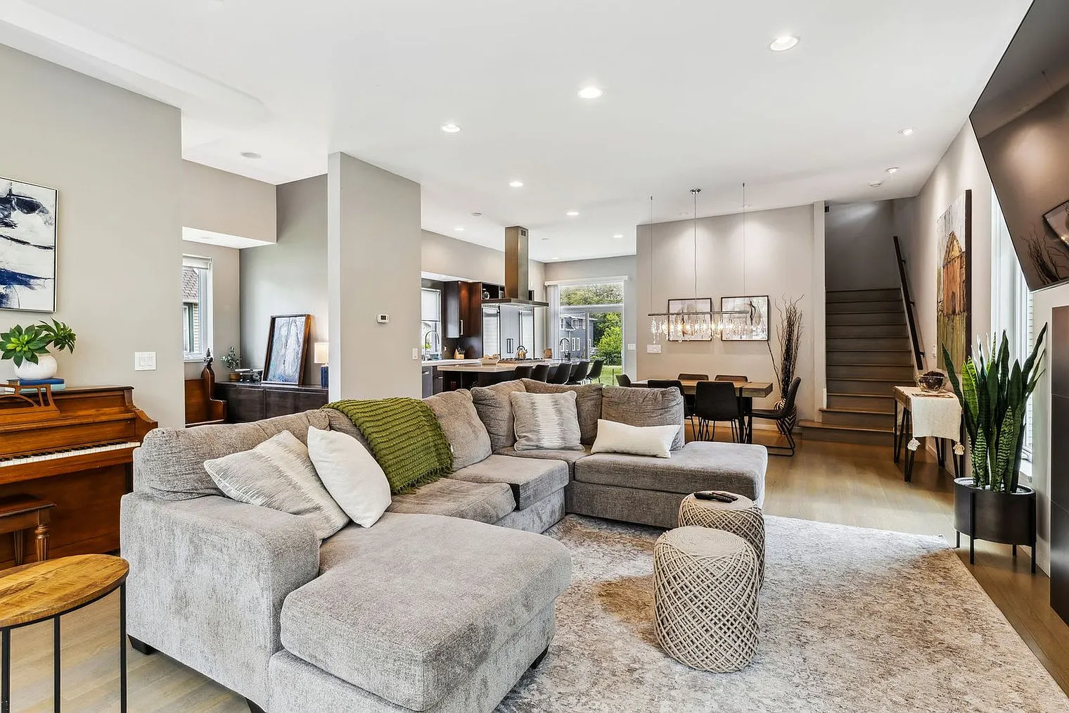 4 bed, 3.0 bath, 2142 sqft, $8,712 — Photo 1