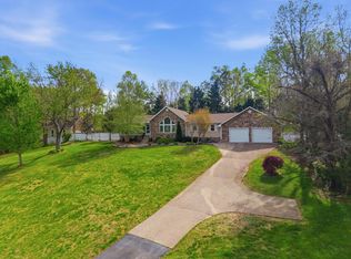 11102 London Ln, Apison, TN 37302