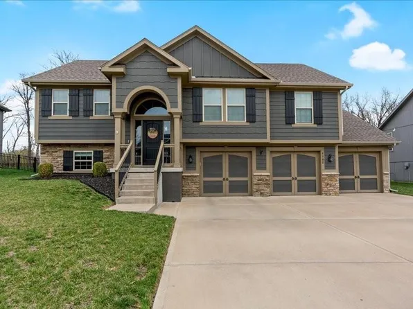 1102 E 14th St, Kearney, MO 64060