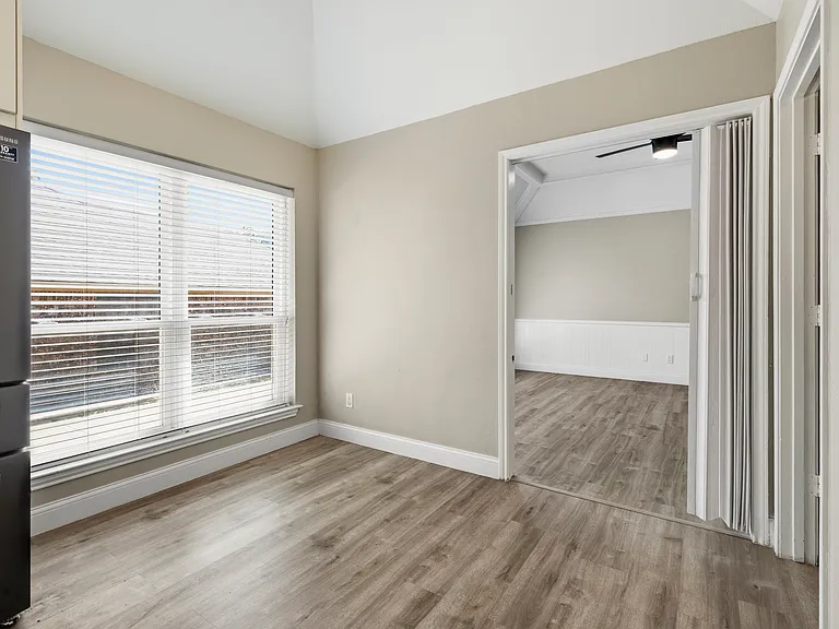 4925 Longwood Ct — Photo 18