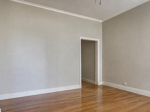 5th image of 22 Taylor St