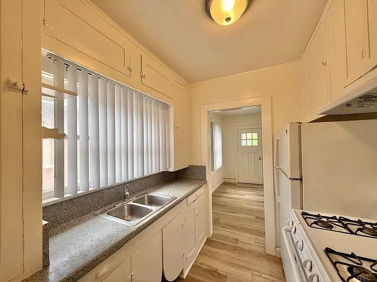 3210 Chamoune Ave — Photo 2