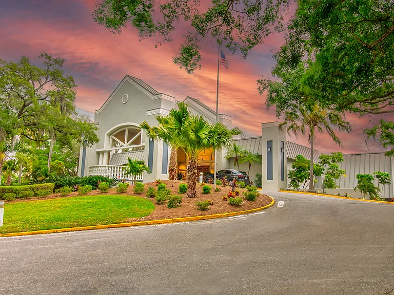 320 Michaels Cir — Photo 35
