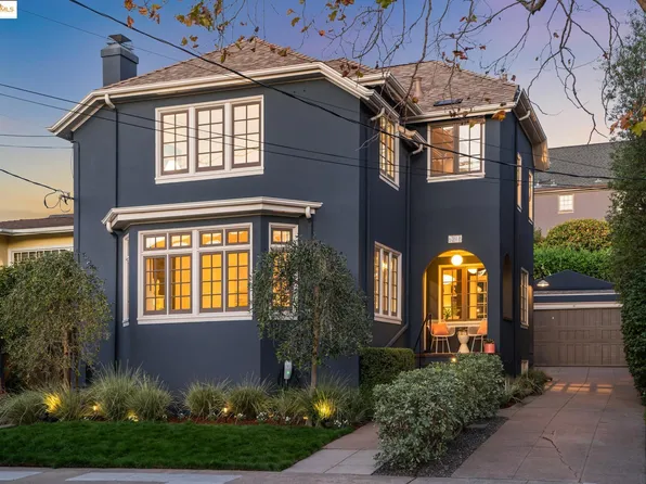 6218 Manoa St, Oakland, CA 94618