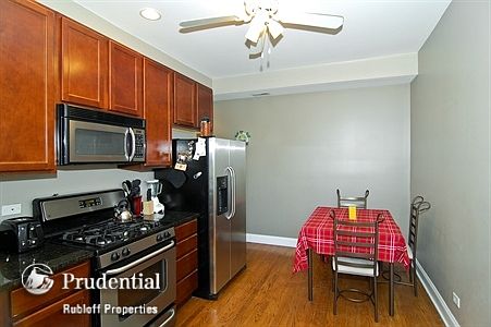 4th image of 820 W Sunnyside Ave