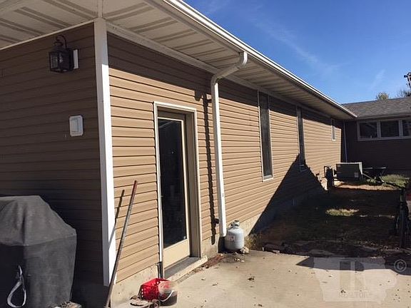 4th image of 221 Honeymoon St