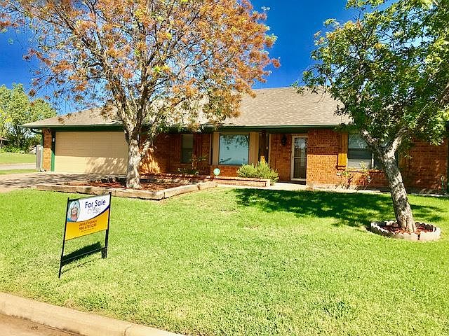 1st image of 225 SW Crystal Hills Dr