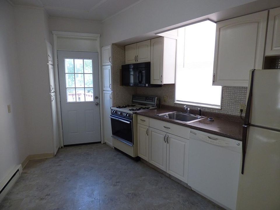 Gas stove, built in microwave, dishwasher included