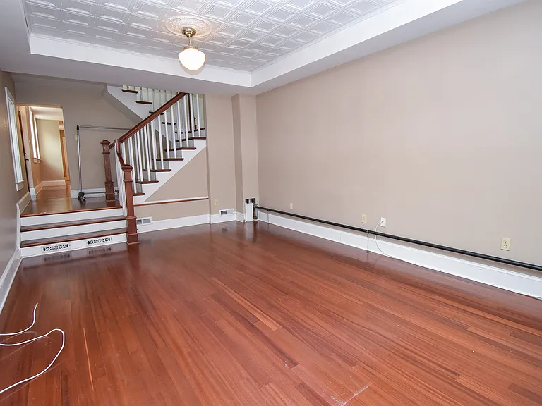 1734 Bank St — Photo 3