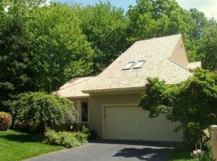 1616 Woodstock Ln, Reston, VA 20194