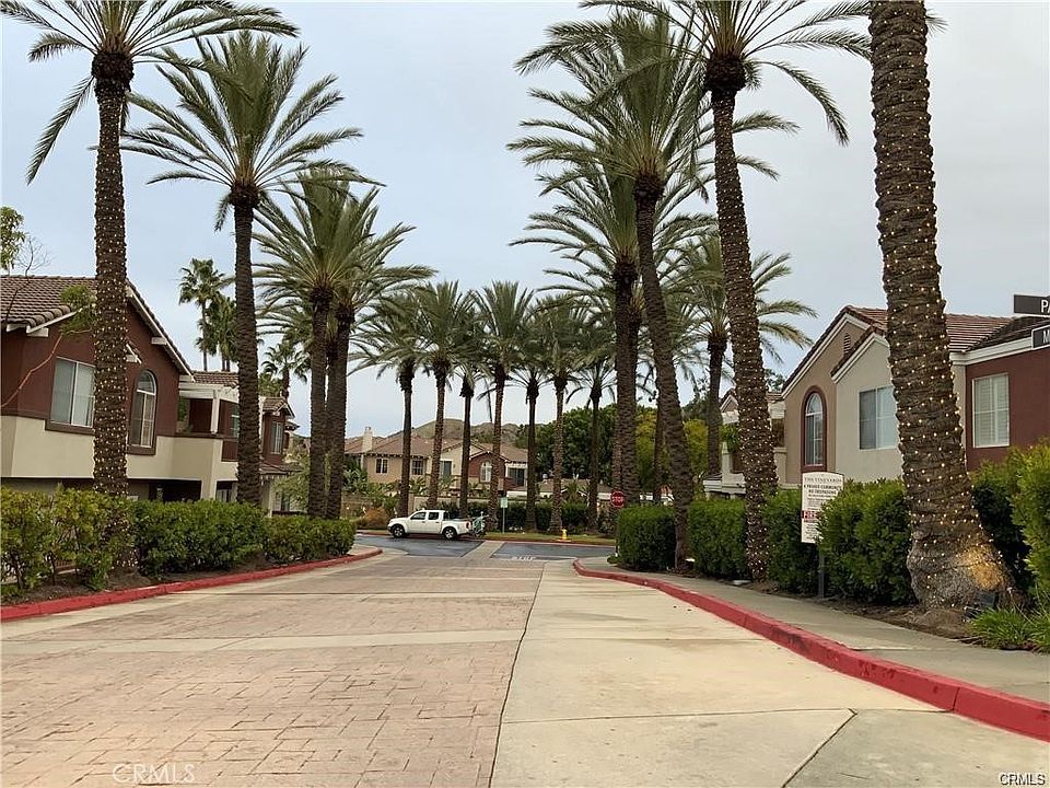 1st image of 8 Santa Barbara Ct