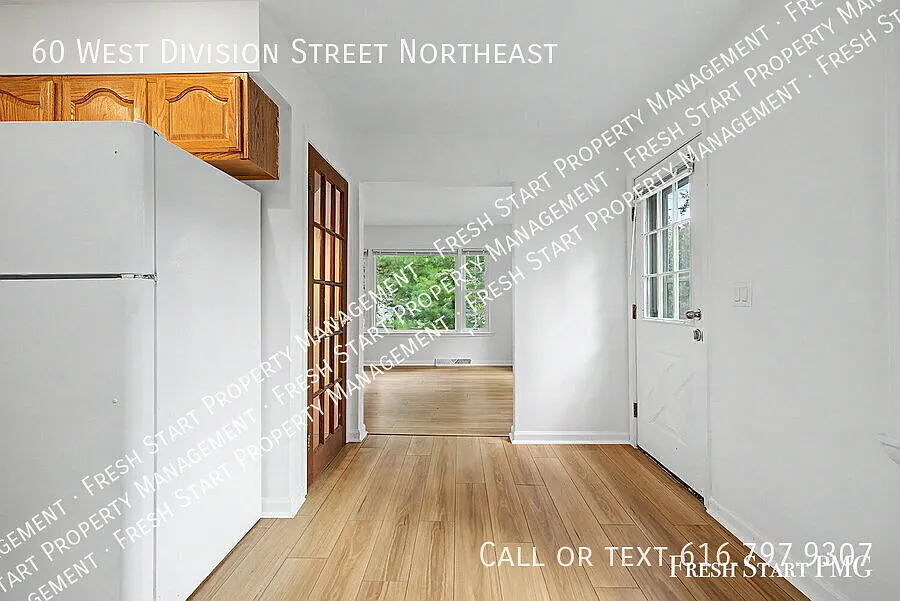Charming 2-Bedroom Retreat in Rockford Cozy Living at 60 West Division Street! — Photo 4