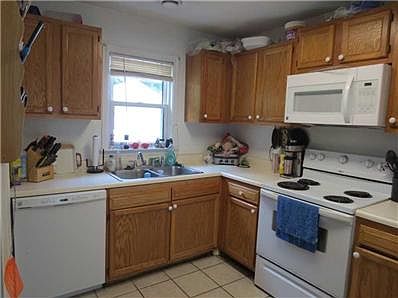 4th image of 2228 Whalen Ave