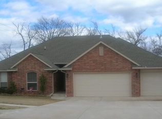 1212 Summer Hill Dr, Moore, OK 73160