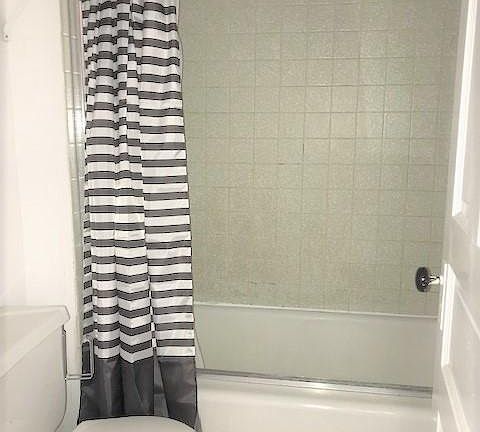 5th image of 3339 N Lakewood Ave #1