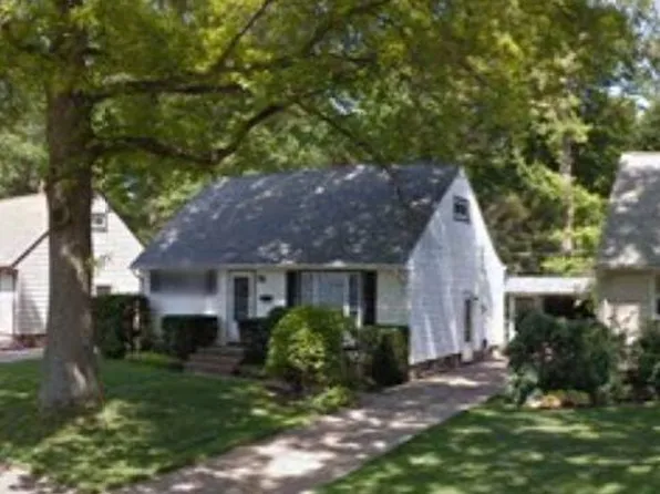 219 Brookfield Rd, Avon Lake, OH 44012