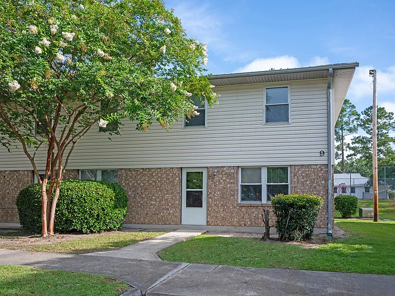Woodlocke Apartments — Photo 30