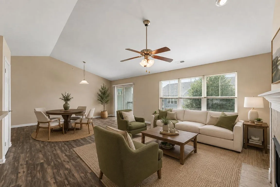 Saratoga Crossing Apartments & Townhomes — Photo 4