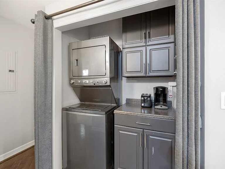 3501 Chenevert St #17 — Photo 5