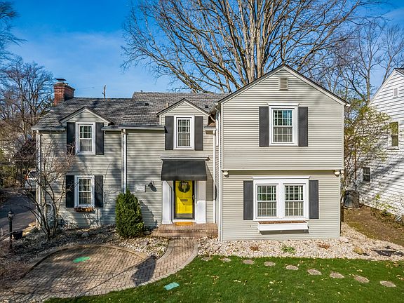 3rd image of 2695 Henthorn Rd