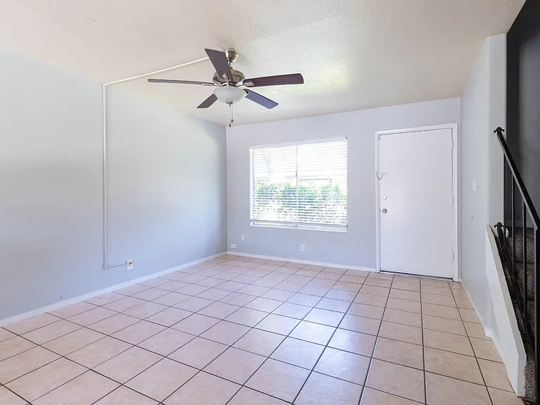 6122 Meadow View Ln — Photo 3