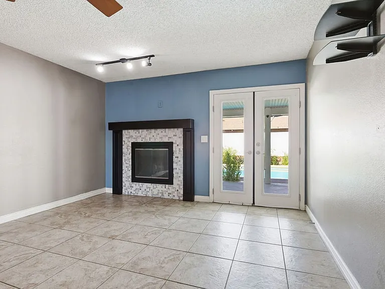 4561 Paseo El Rio Dr — Photo 14