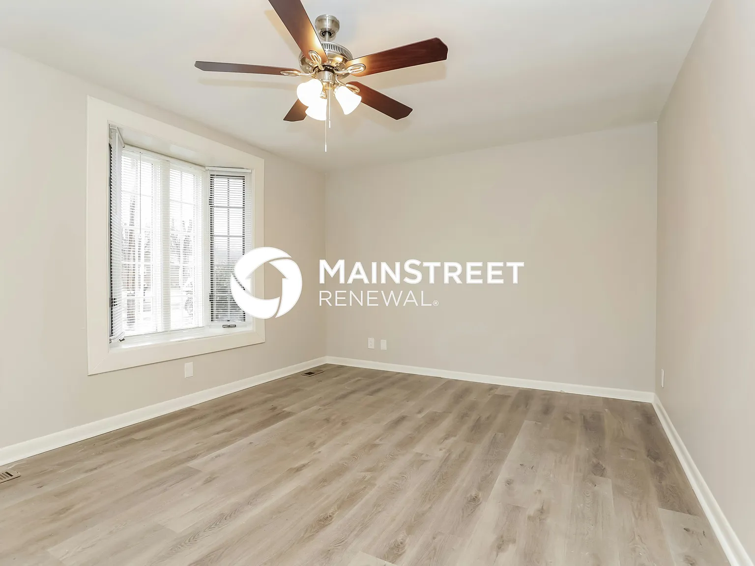 147 S E Springdale Dr — Photo 2