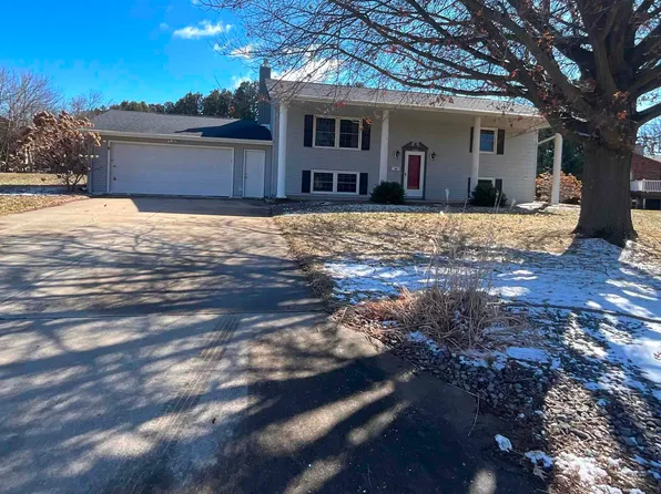 422 S 5th Ave, New Hampton, IA 50659