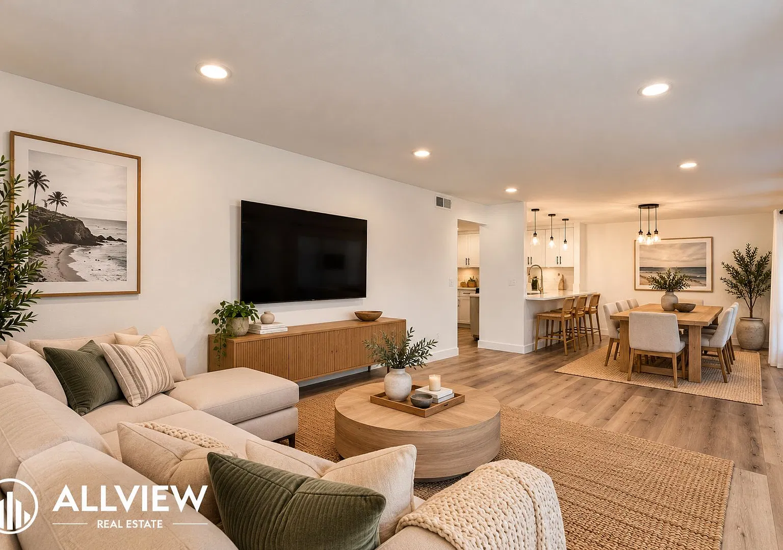 Beautifully Remodeled 2 bed/1 bath condo available now! — Photo 1