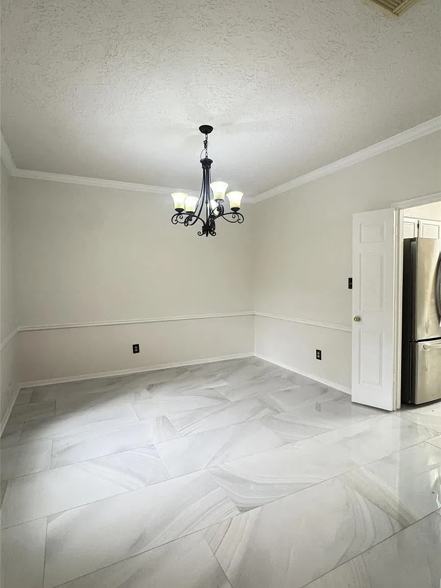 3 bed, 2.5 bath, 2624 sqft, $2,150 — Photo 3