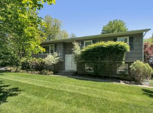 1 Carpenter Ct, Airmont, NY 10952