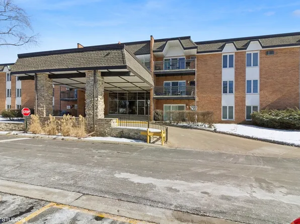 4250 Saratoga Ave APT 301, Downers Grove, IL 60515