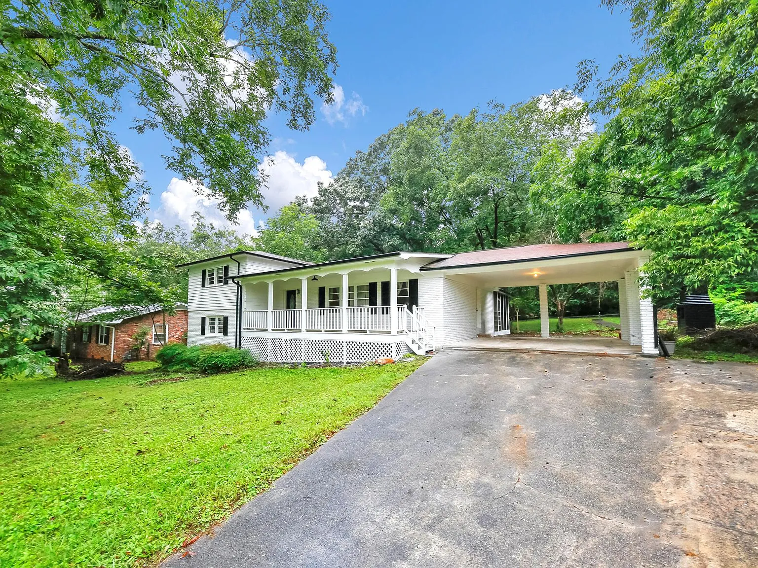 1249 Robert Ln — Photo 2