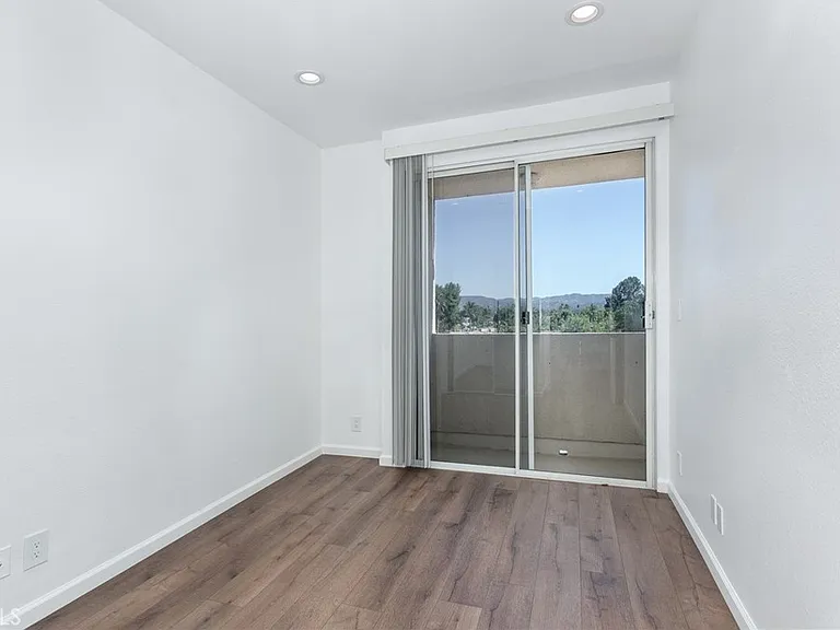 19350 Sherman Way #208 — Photo 12