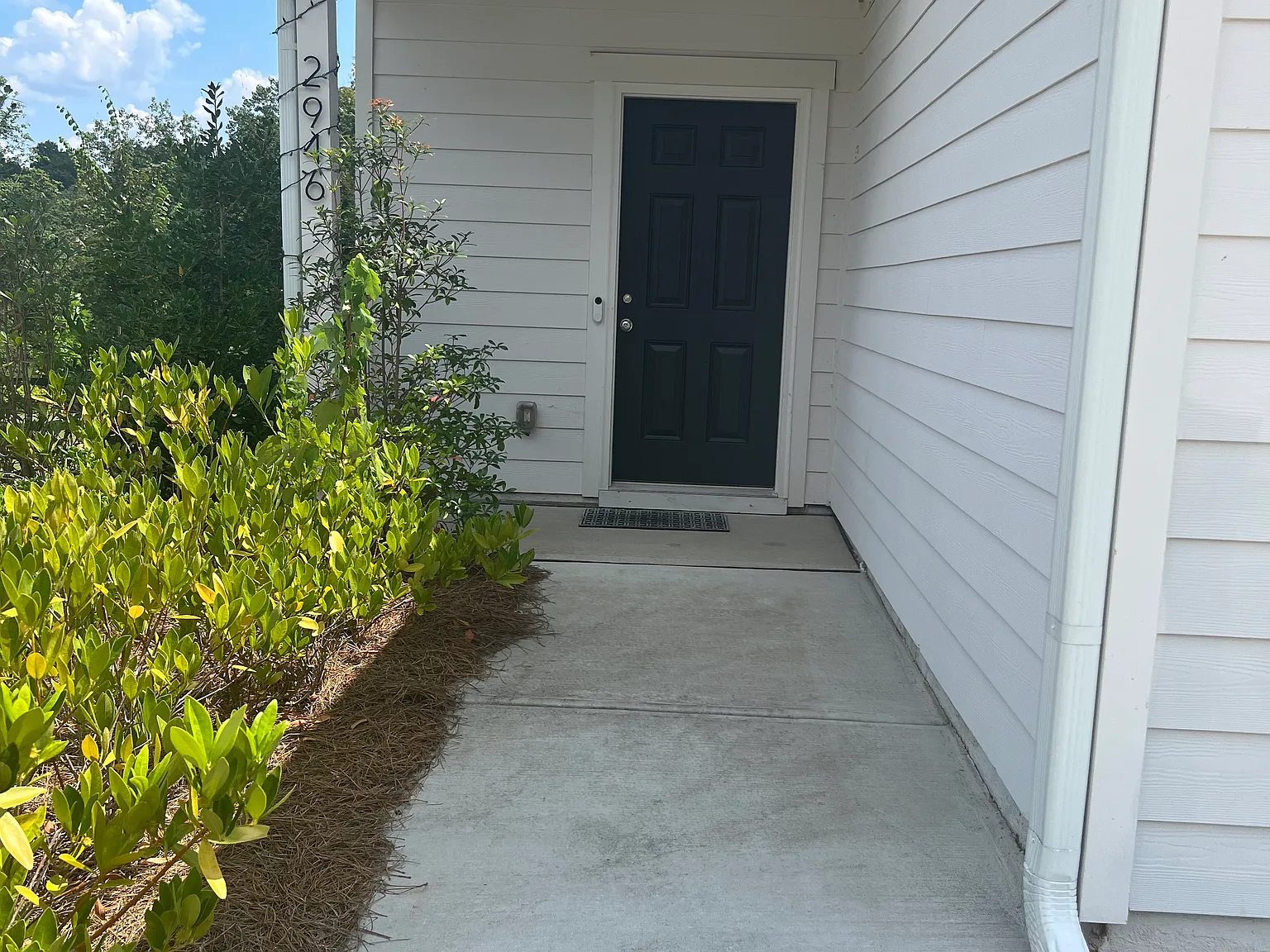 4 bed, 1982 sqft, $2,200 — Photo 2