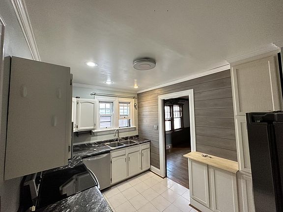 3rd image of 2140 Drex Ave APT 2