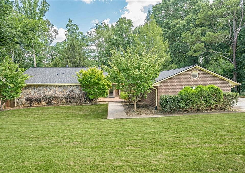 1st image of 115 Farmstead Ln