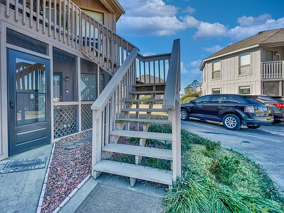 5th image of 422 Tree Top Ct. #D