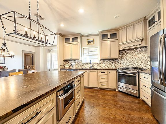 4th image of 601 Mossy Oak Dr