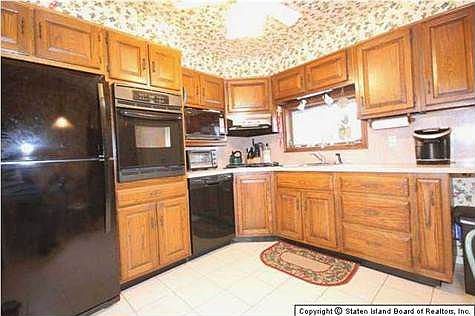 5th image of 32 Jeannette Ave