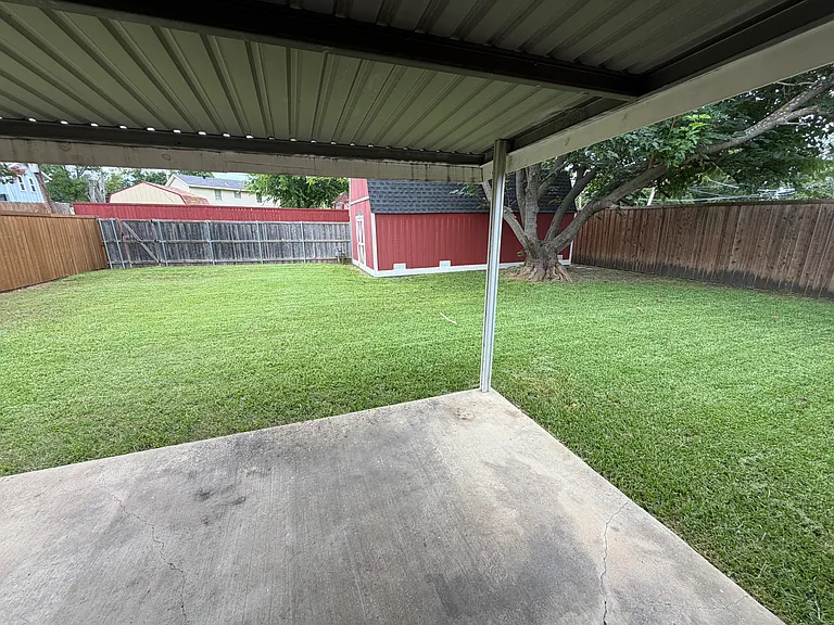 2812 Bamboo St — Photo 2