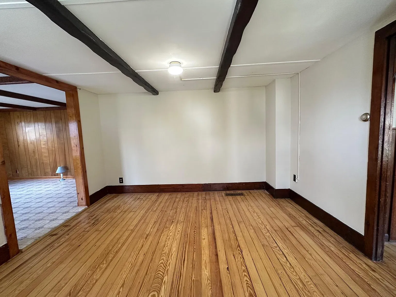3 bed, 1.0 bath, 1118 sqft, $2,500 — Photo 2