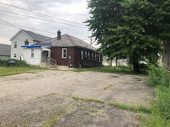 3rd image of 959 Saint Clair Ave
