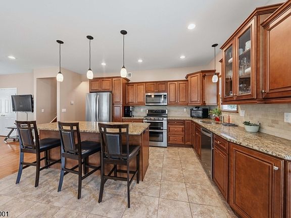 5th image of 2416 Hulick Pl