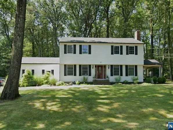 61 Heather Hill Ln, Woodcliff Lake, NJ 07677