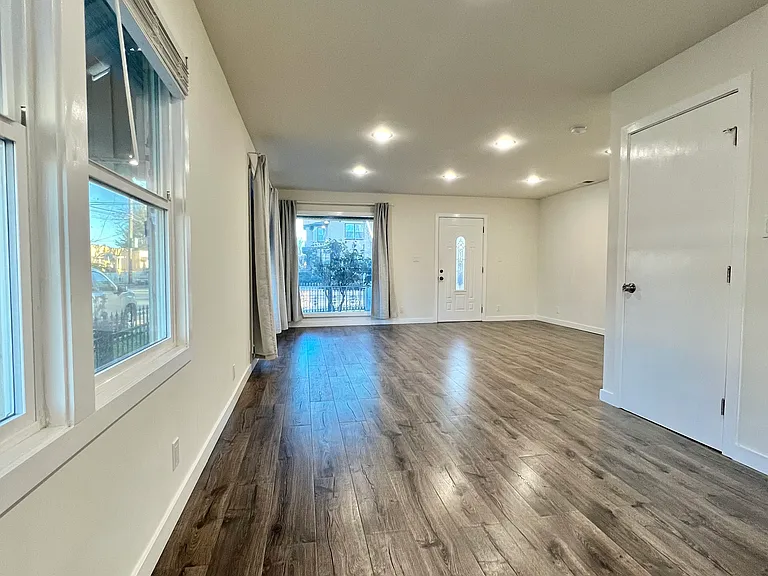 398 B St — Photo 3