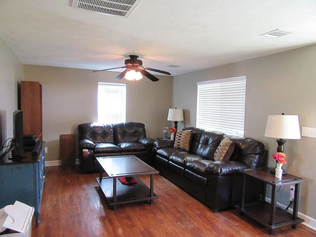 2 bed, 856 sqft, $1,200 — Photo 4
