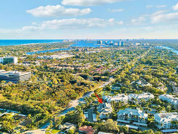4th image of 122 Bay Colony Drive N